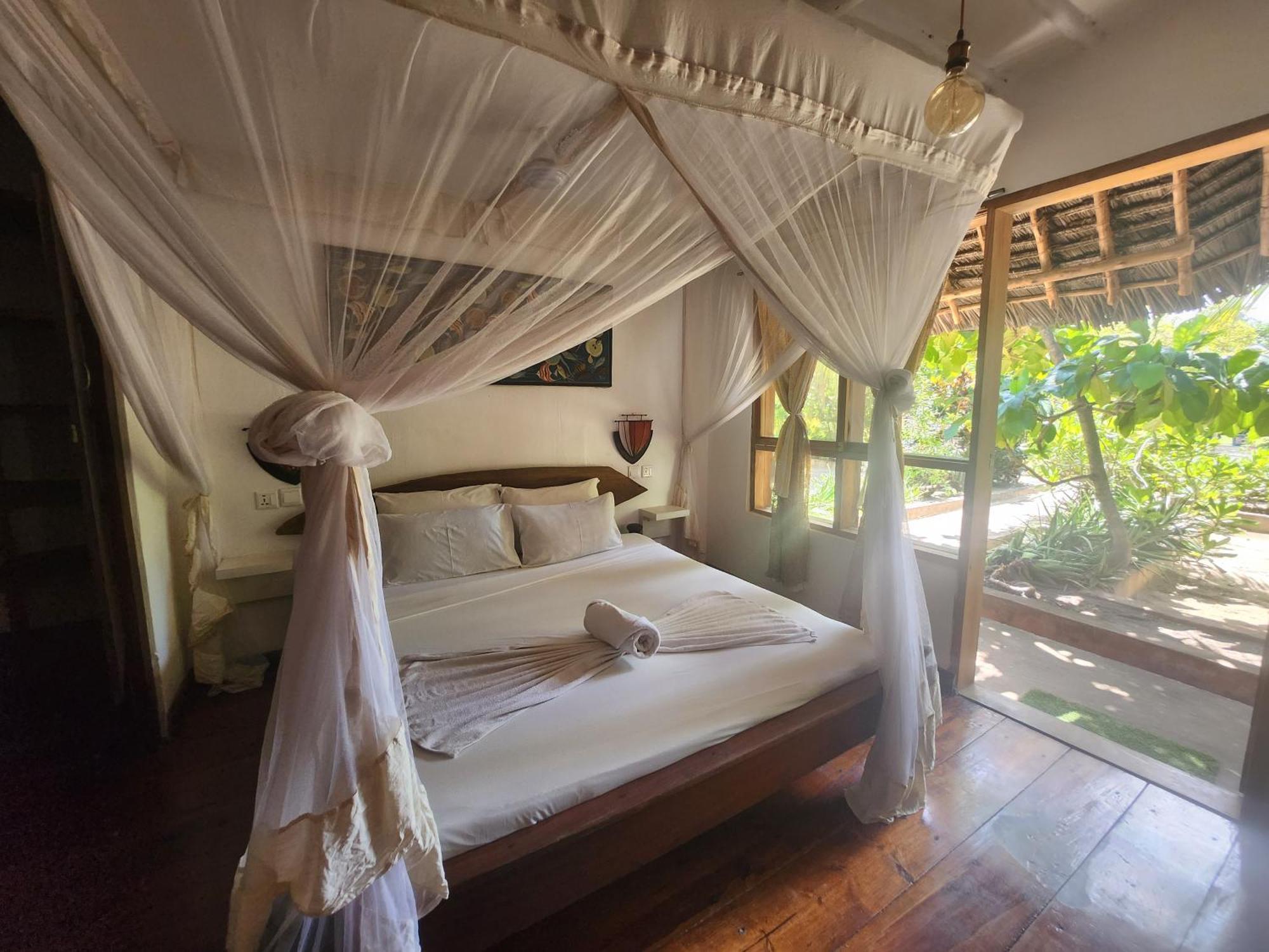 Paje By Night Bungalows Bagian luar foto